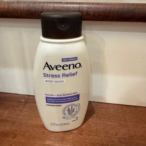 NWT Aveeno Stress Relief Body Wash Lavender Scent